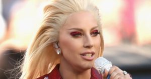 Lady Gaga: Akiwa jukwaani akiimba wakati wa show yake nchini Marekani.