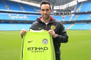 Claudio Bravo: Kipa wa Manchester City