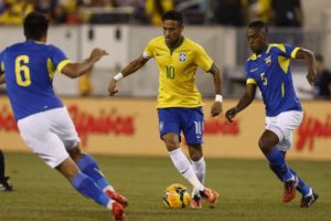 Neymar: Akiwatoka mabeki wa Ecuador wakati wa mechi ya kufuzu kombe la dunia ambapo Brazili alishinda 3-0.