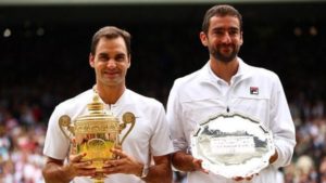 Roger Federer akiwa na Marin Cilic baada ya mchezo kumalizika 