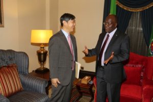  Rais wa Jamhuri ya Muungano wa Tanzania Dkt. John Pombe Magufuli akiongea jambo na Rais wa shirika la Kimataifa la Maendeleo la Japan (JICA), Shinichi Kitaoka aliyekutana na kufanya mazungumzo naye leo agosti 21, 2017 Ikulu jijini Dar es salaam. 