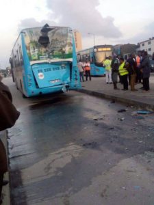 Gari la Mwendokasi lilivyogongwa kwa nyuma leo eneo la Shekilango jijini Dar es Salaam.